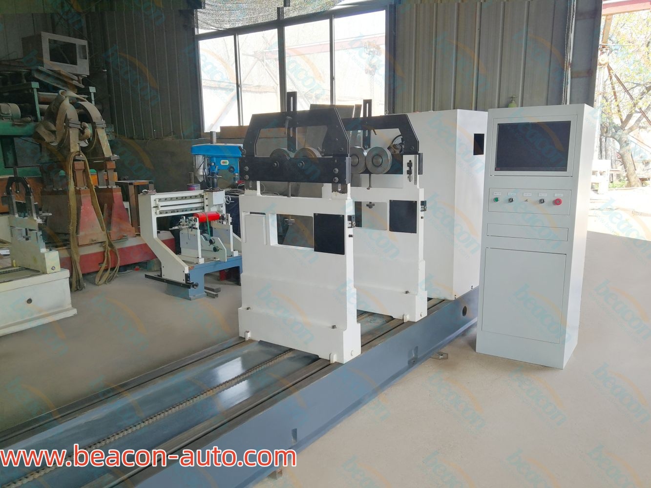 Балансировочный станок YFW-1600A для рабочих колес и лопастей вентиляторов.